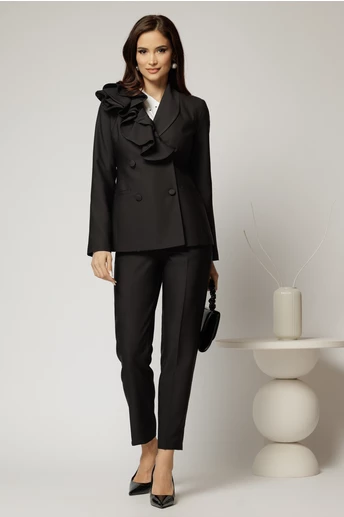 Compleu negru cu pantalon si sacou cu volanase la rever