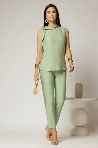 Compleu verde fistic din vascoza cu bluza fara maneci si pantalon lejer