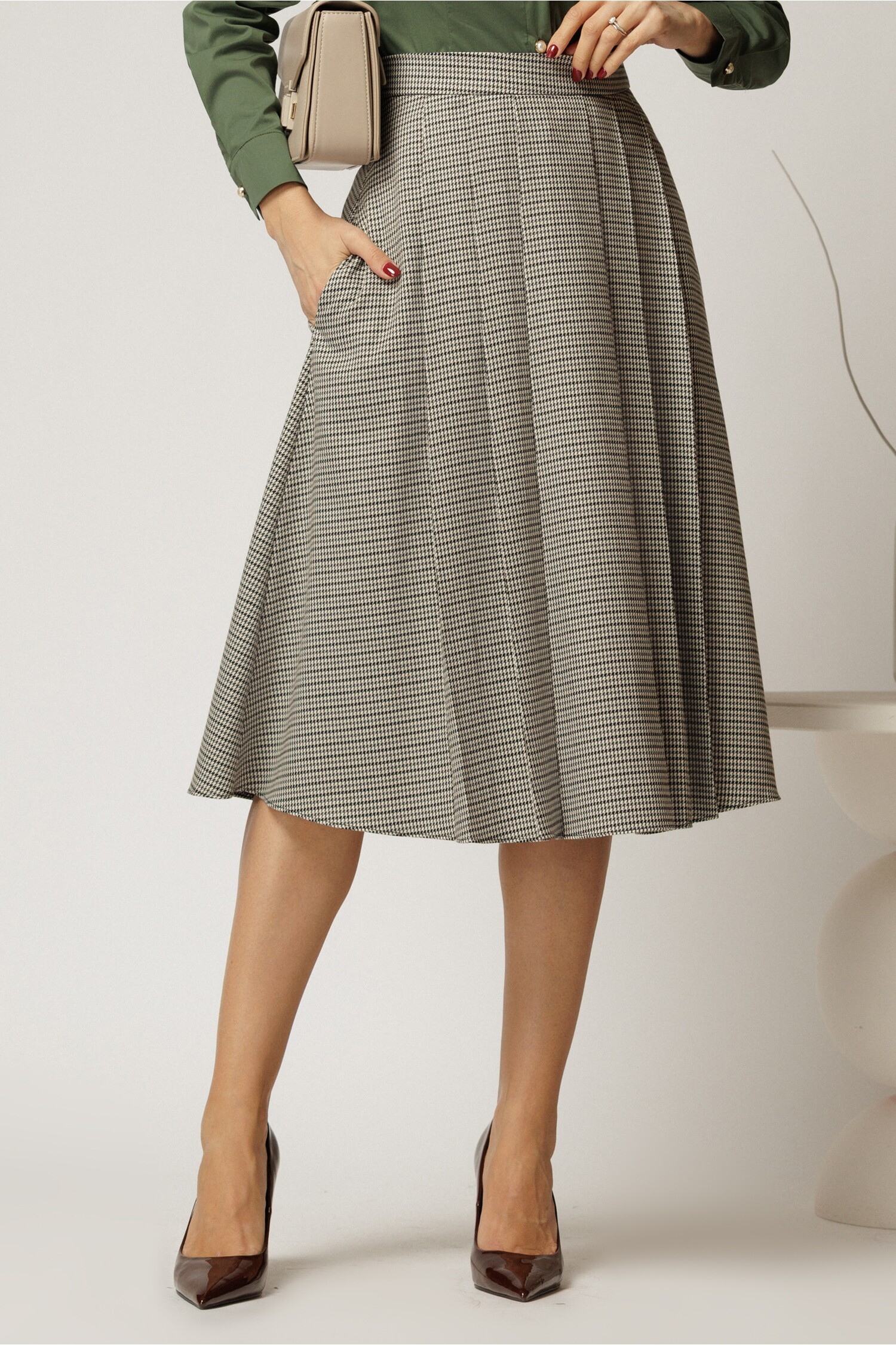 Fusta DY Fashion clos cu carouri negru si gri cu pliuri