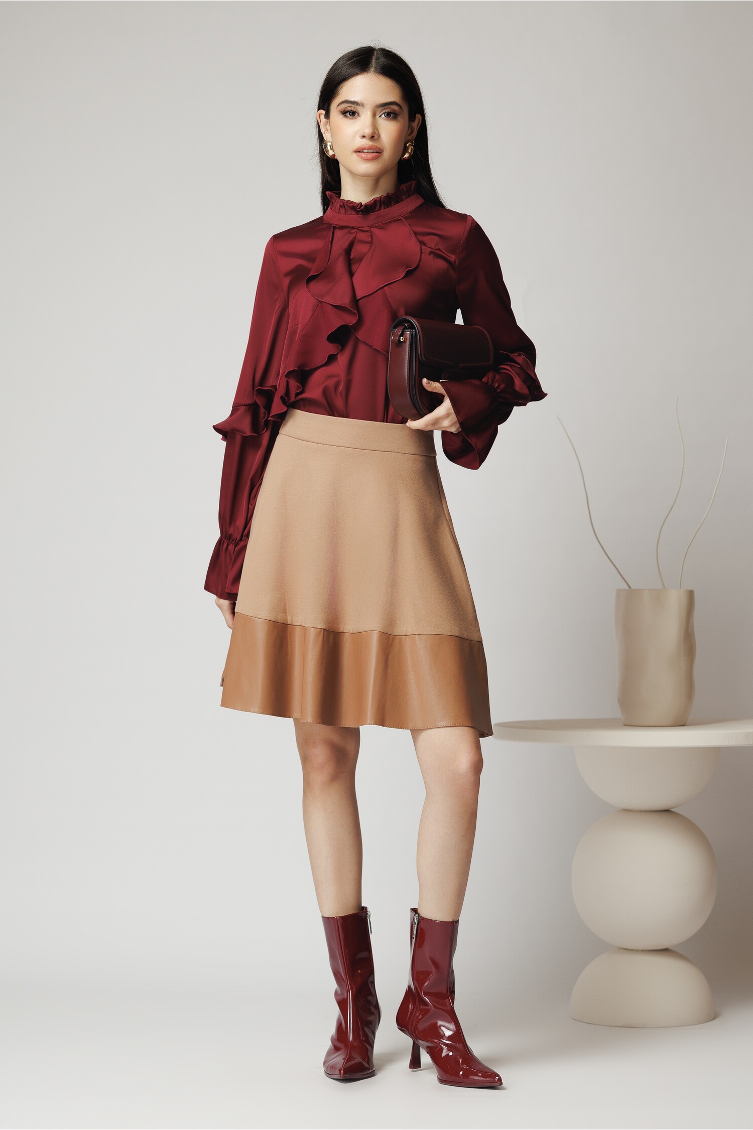 Fusta Dy Fashion office din stofa bej cu insertie din piele ecologica la baza