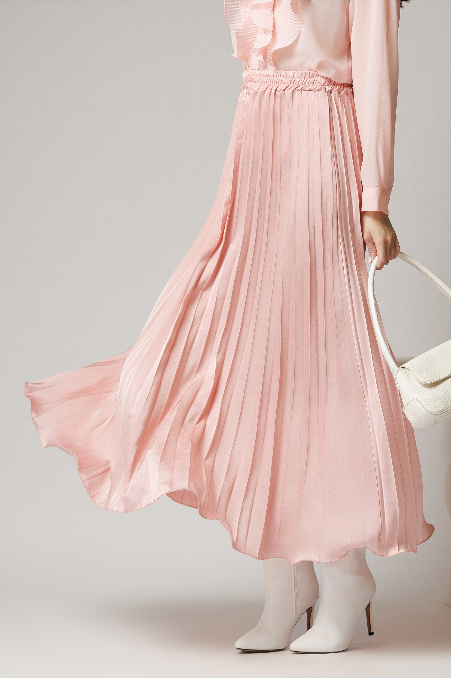 Fusta lunga din satin roz cu pliuri