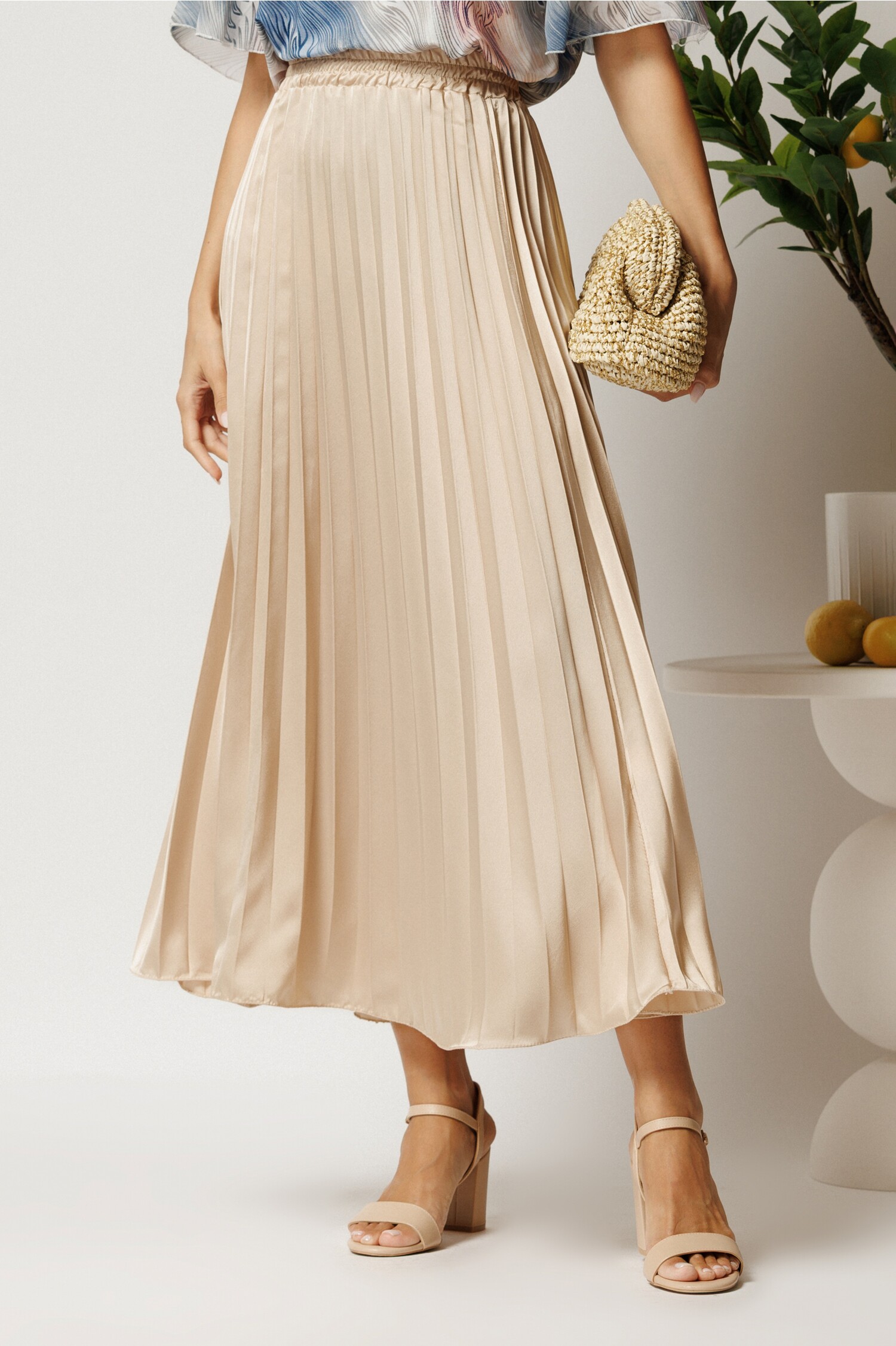 Fusta lunga ivory din satin cu pliuri