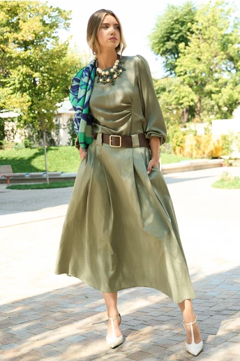 Fusta midi kaki din bumbac in clos cu pliuri si curea in talie