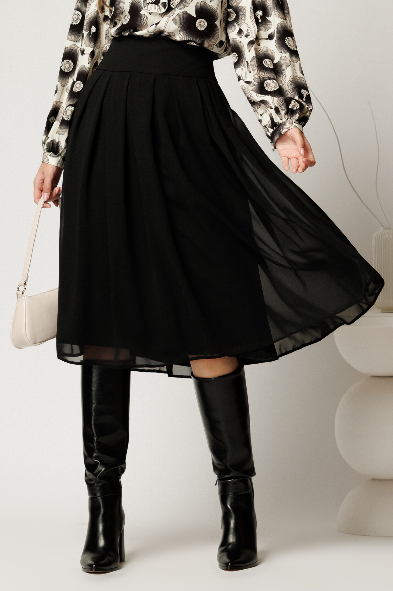 Fusta neagra eleganta din voal cu pliuri