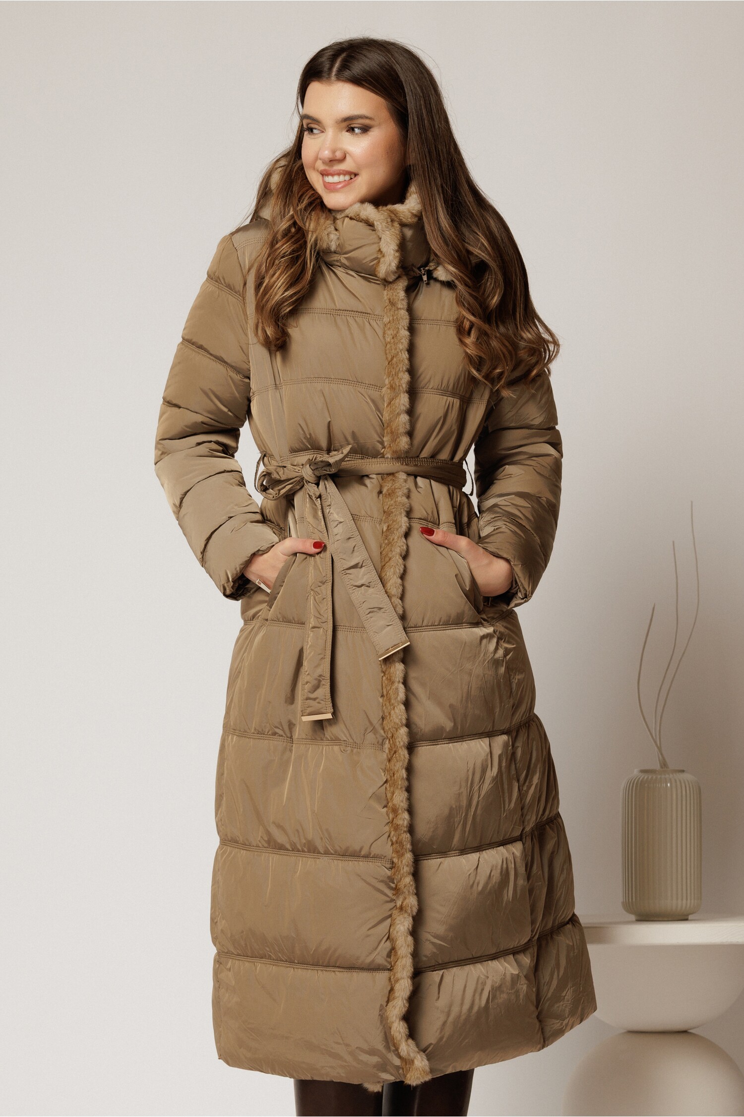 Geaca dama maro lunga cu gluga detasabila si blanita
