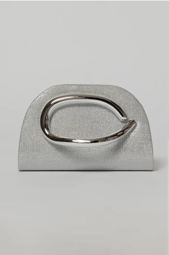 Geanta argintie cu design modern stralucitor si maner metalic