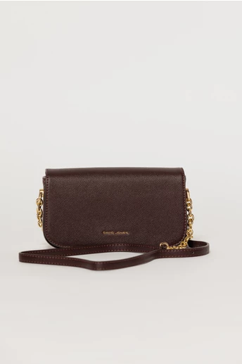 Geanta burgundy mica cu design elegant si inchidere cu clapeta