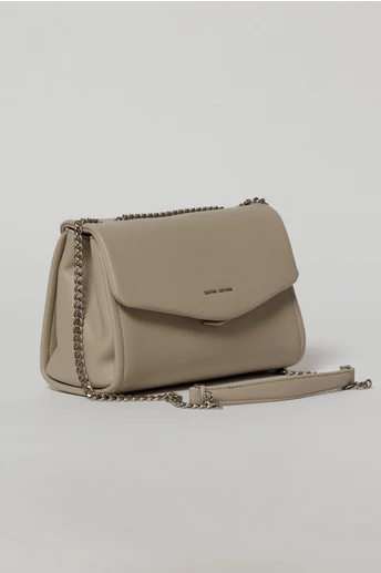 Geanta eleganta bej cu design structurat si lant argintiu