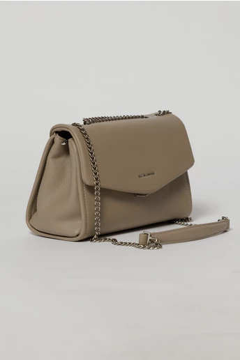 Geanta eleganta taupe cu design structurat si lant argintiu
