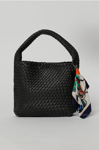 Geanta neagra din piele ecologica impletita accesorizata cu esarfa