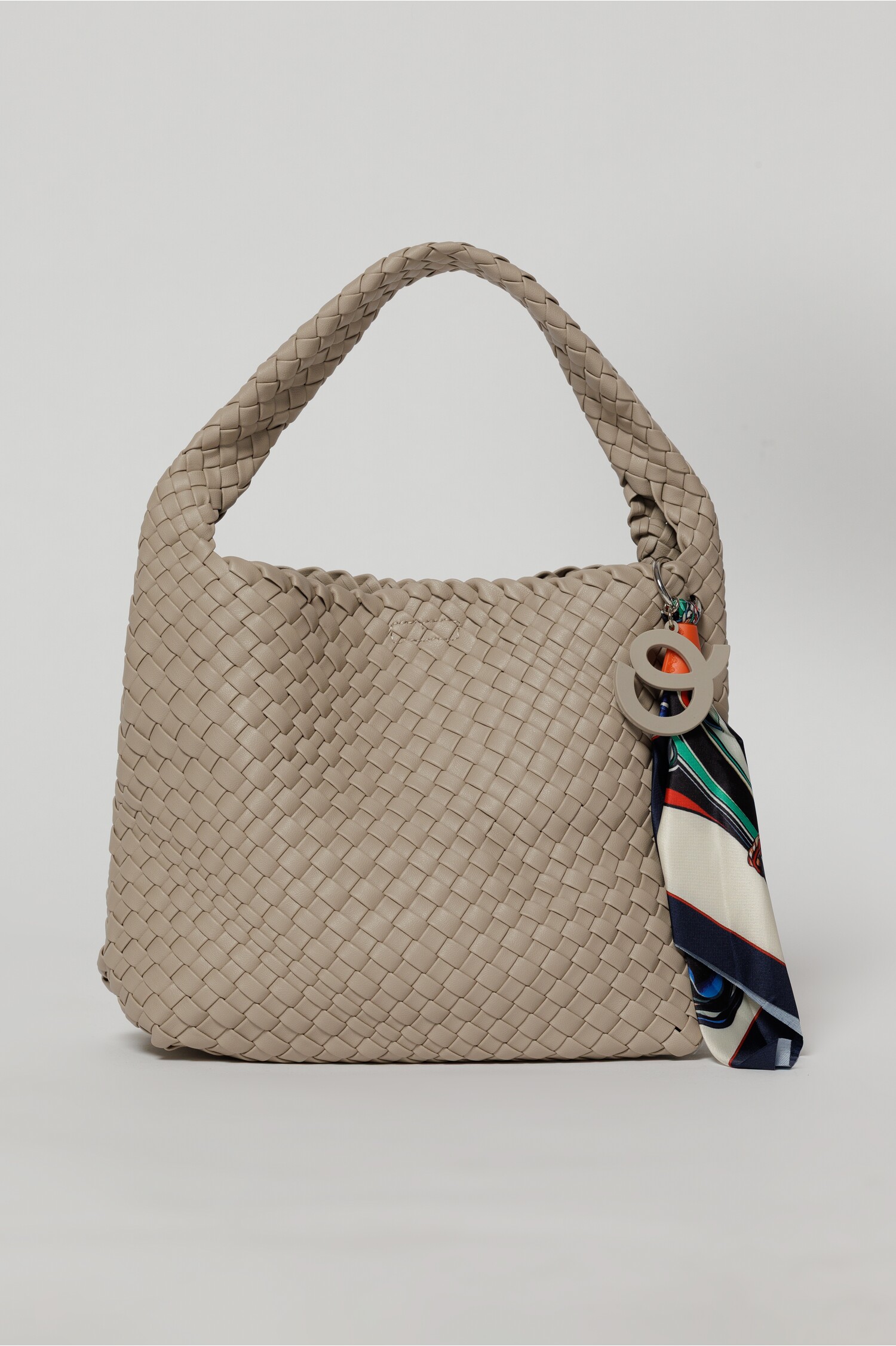 Geanta taupe din piele ecologica impletita accesorizata cu esarfa