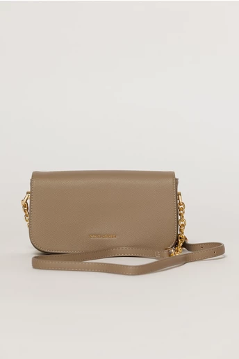 Geanta taupe mica cu design elegant si inchidere cu clapeta