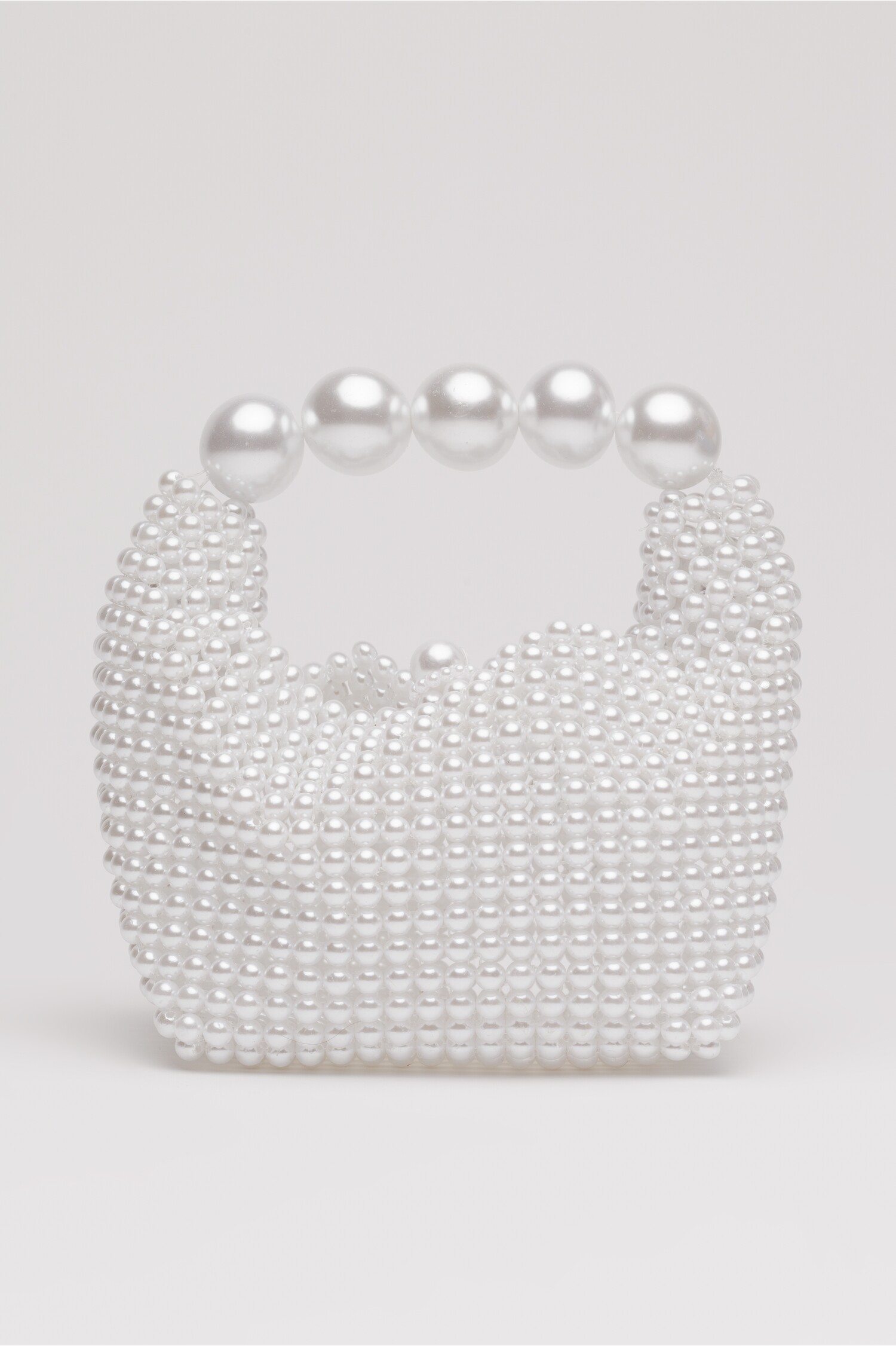 Gentuta din margele albe perlate
