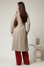 Palton bej midi elegant cu floare pe talie, 2, dyfashion.ro