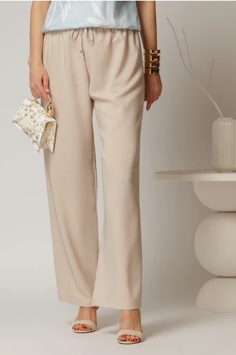 Pantaloni bej cu elastic si snur in talie si croi lejer