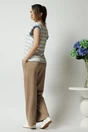 Pantaloni casual din viscoza maro cu elastic si dunga
