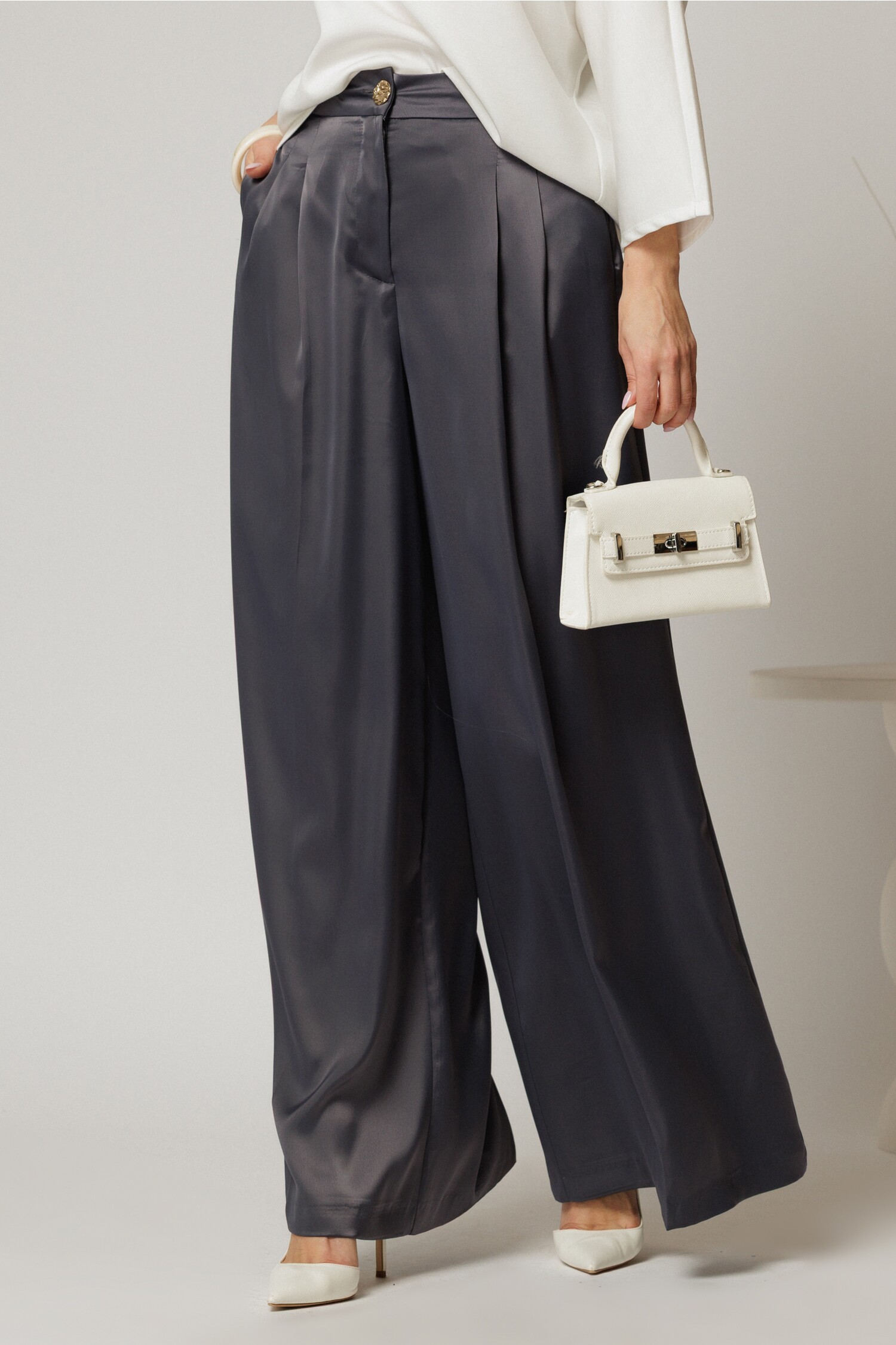 Pantaloni dama gri din satin cu croi larg