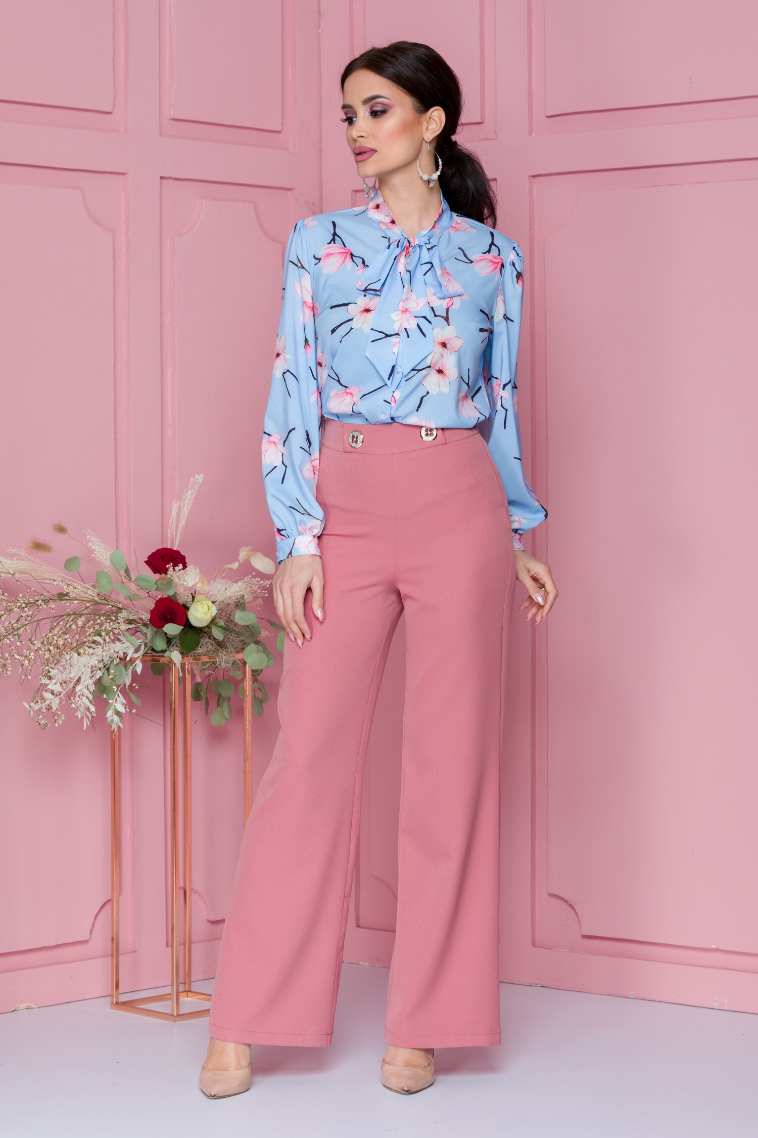 Pantaloni LaDonna roz prafuit evazati cu nasturi decorativi 2023 ❤️ Pret Super dyfashion imagine noua 2022