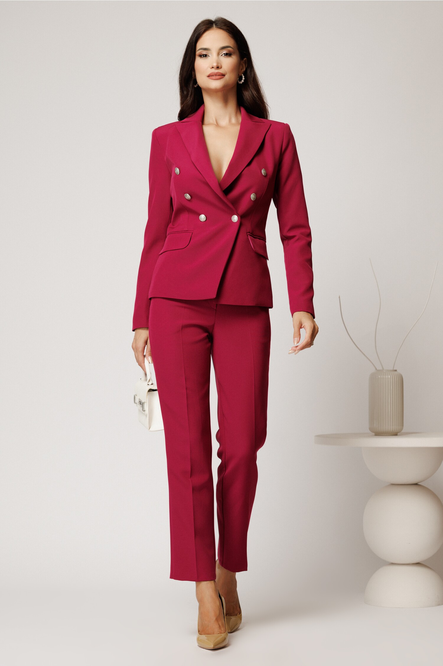 Pantaloni magenta din stofa cu croi drept si buzunare