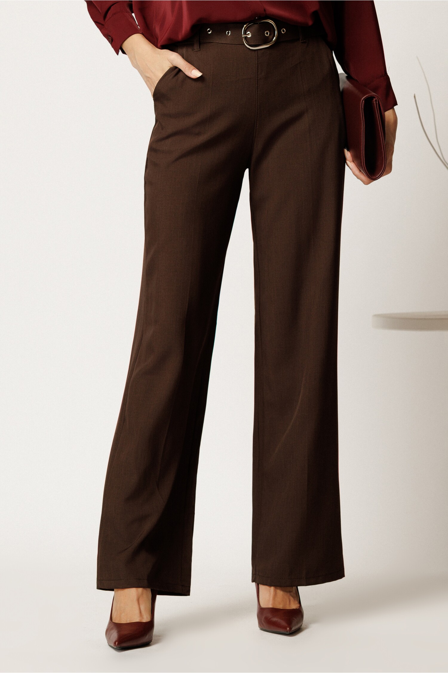 Pantaloni maro drepti
