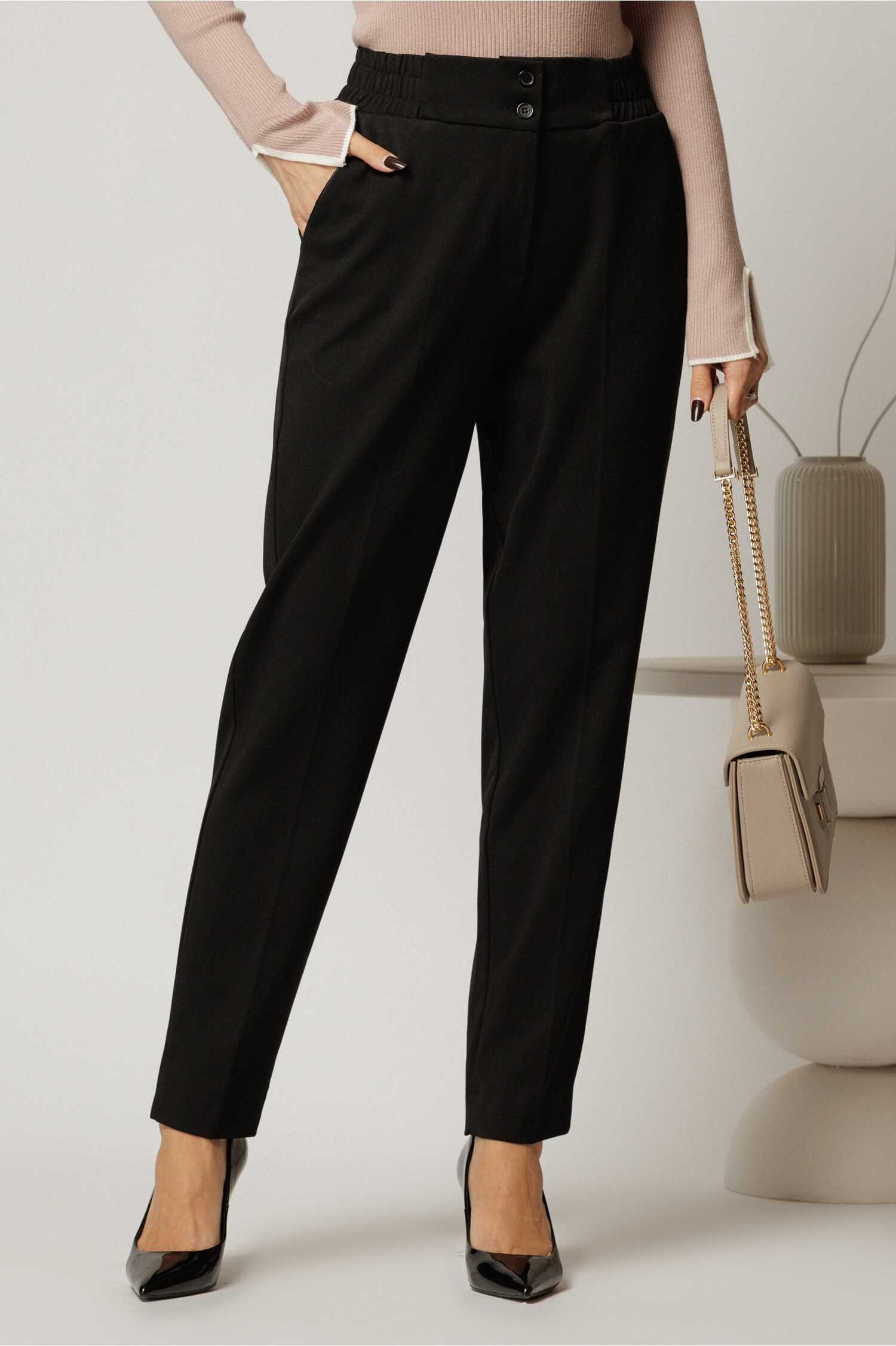 Pantaloni negri din stofa cu elastic pe talie