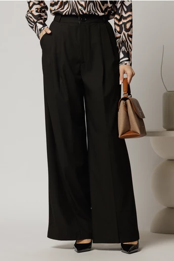 Pantaloni negri lungi cu croi lejer si pense din talie