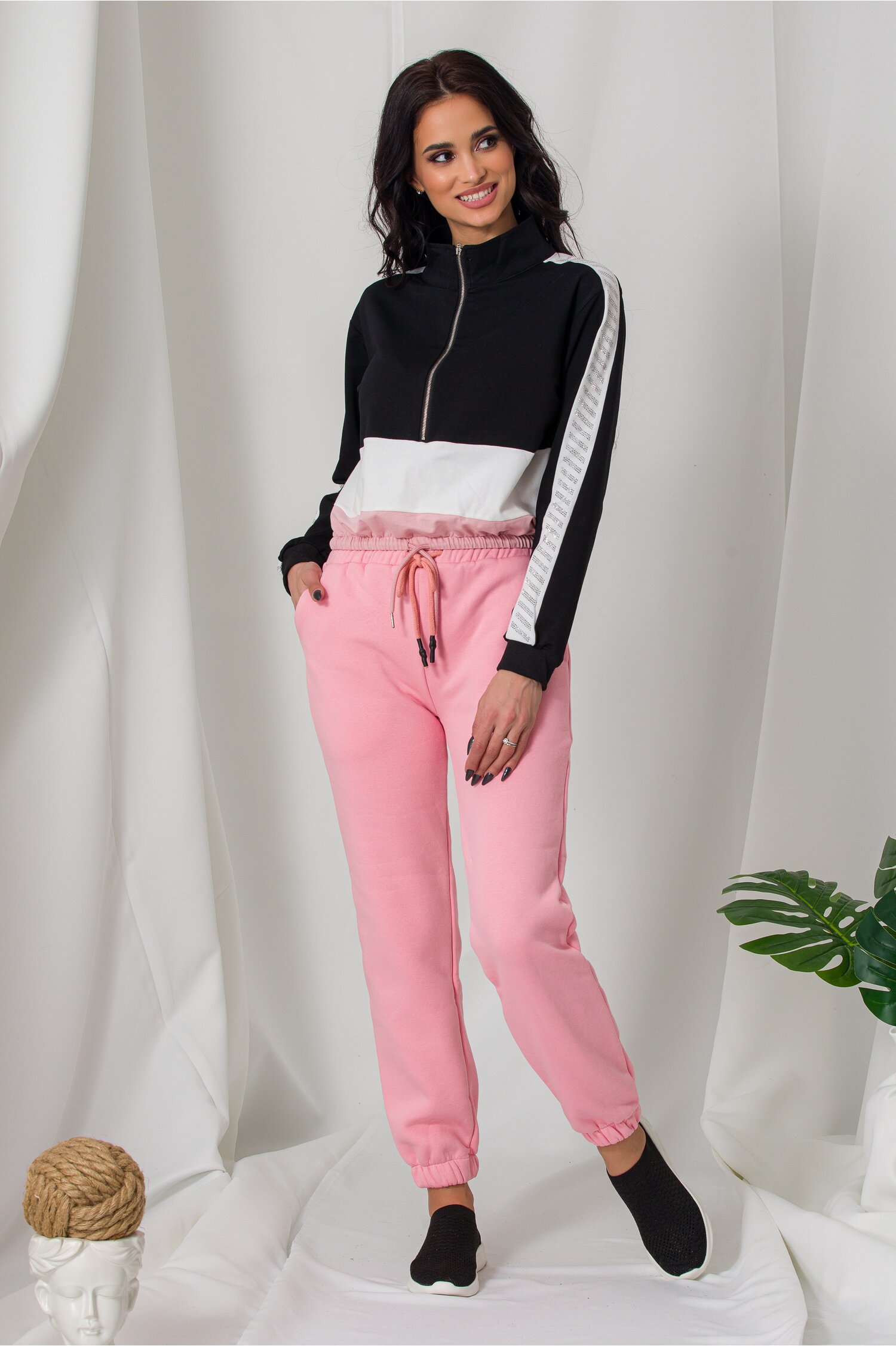 Pantaloni sport roz cu elastic in talie si la baza 2023 ❤️ Pret Super dyfashion imagine noua 2022