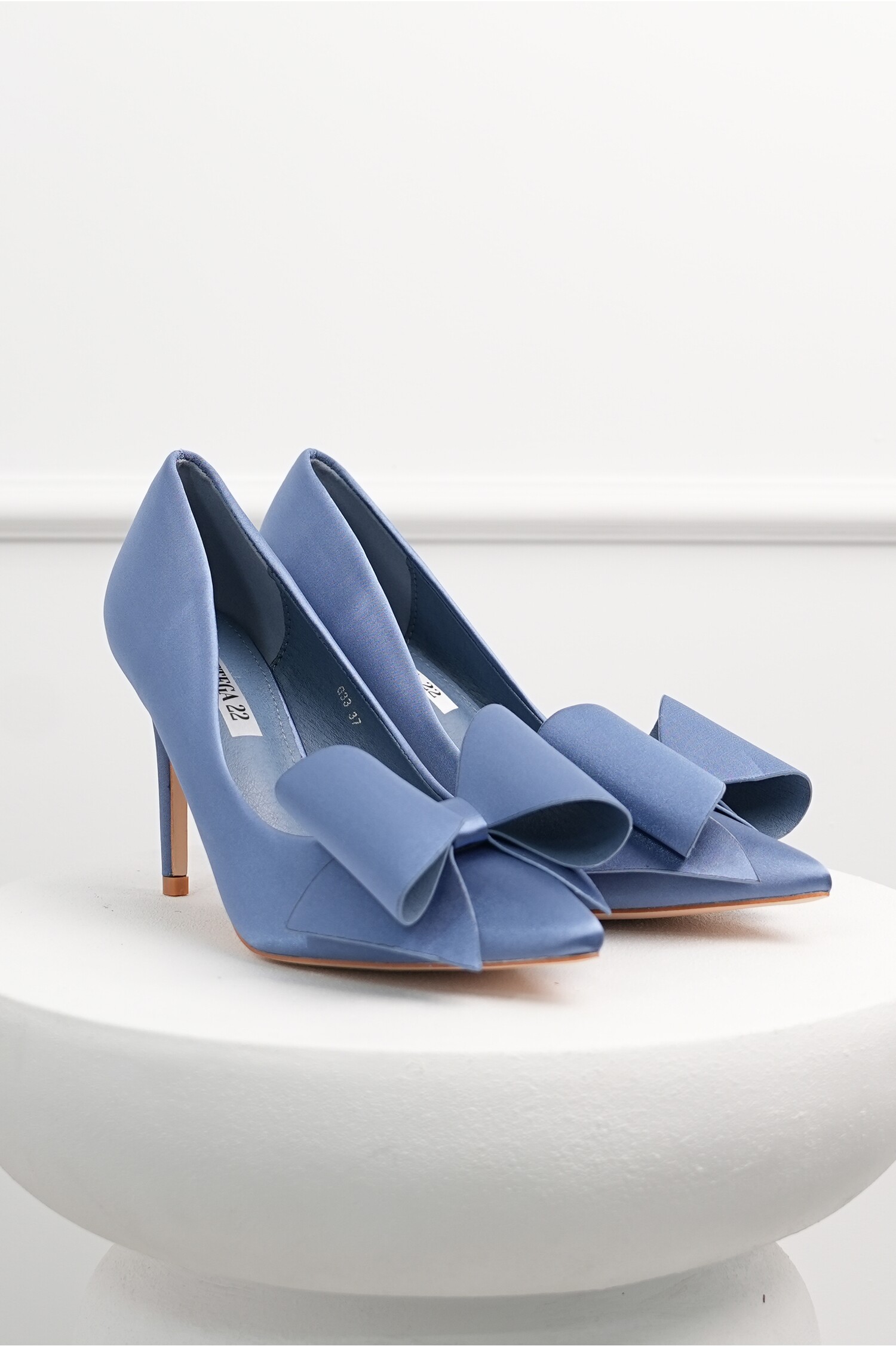 Pantofi albastri din material satinat cu funda maxi pe varf Pantofi albastri din material satinat cu funda maxi pe varf