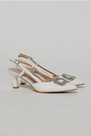 Pantofi albi cu finisaj impletit si accesoriu cu pietre stralucitoare