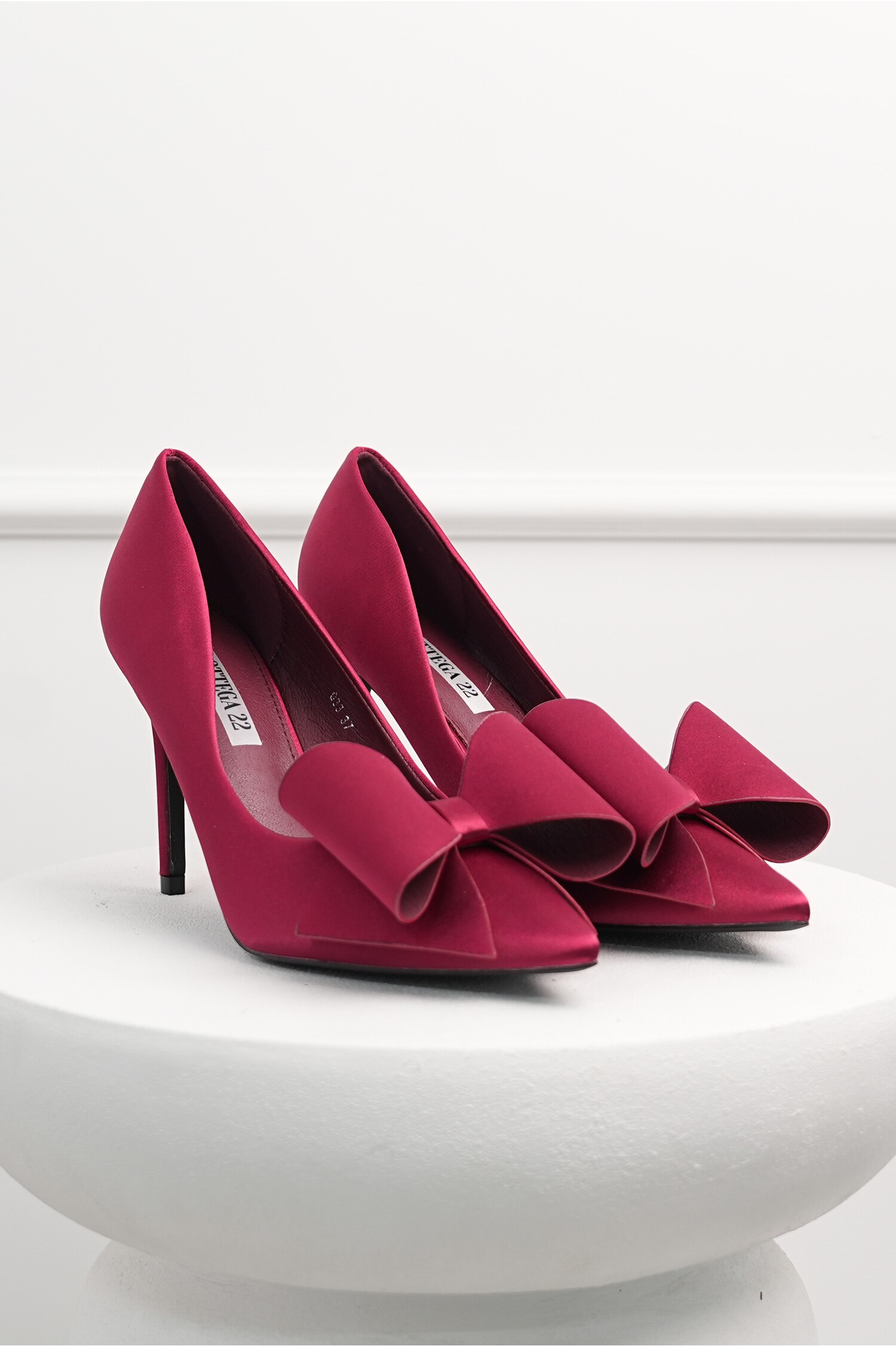 Pantofi bordo din material satinat cu funda maxi pe varf Pantofi bordo din material satinat cu funda maxi pe varf