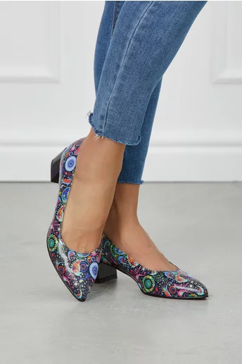 Pantofi Celia negri cu imprimeu multicolor