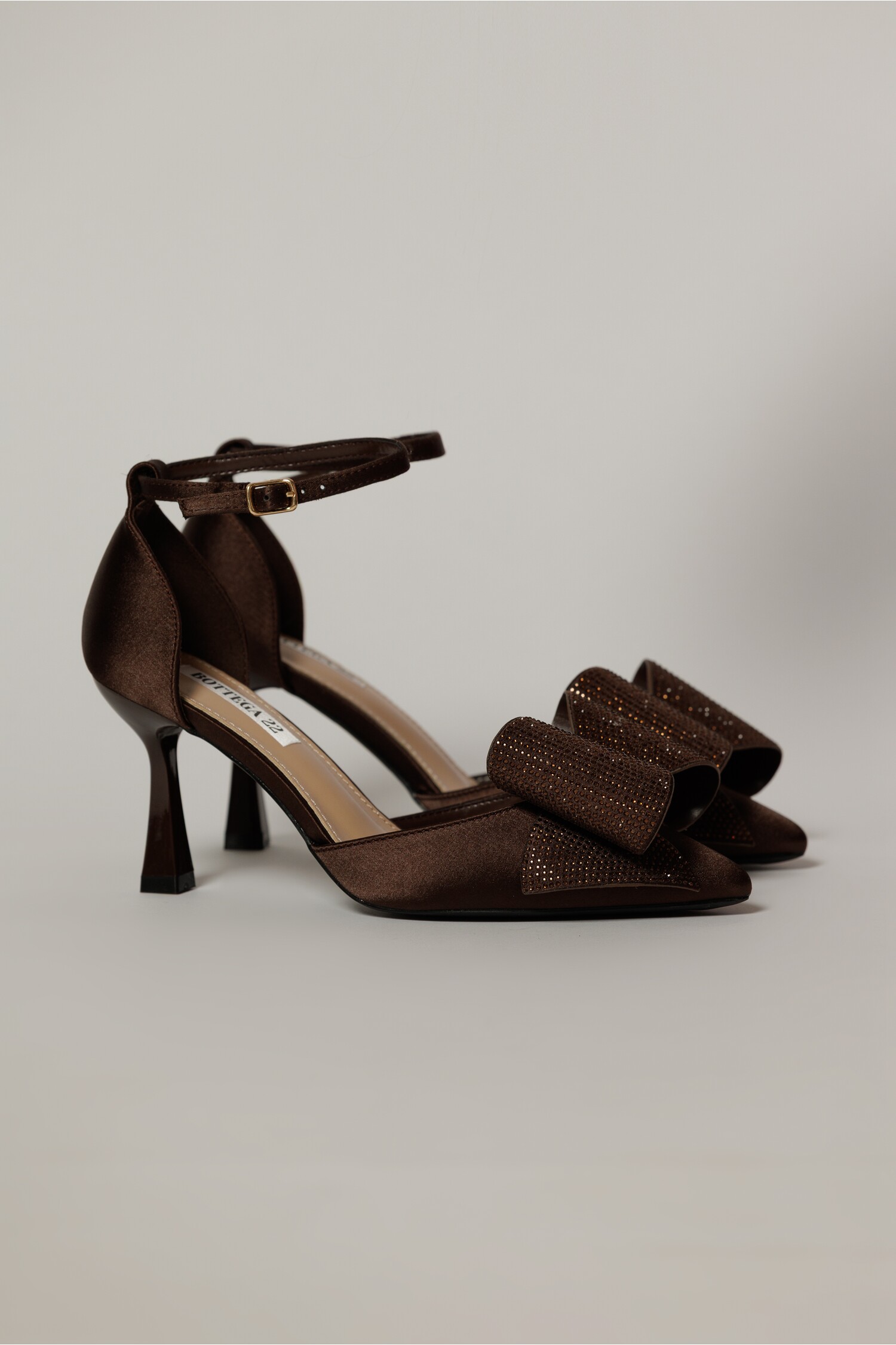 Pantofi eleganti maro din material satinat cu funda maxi stralucitoare