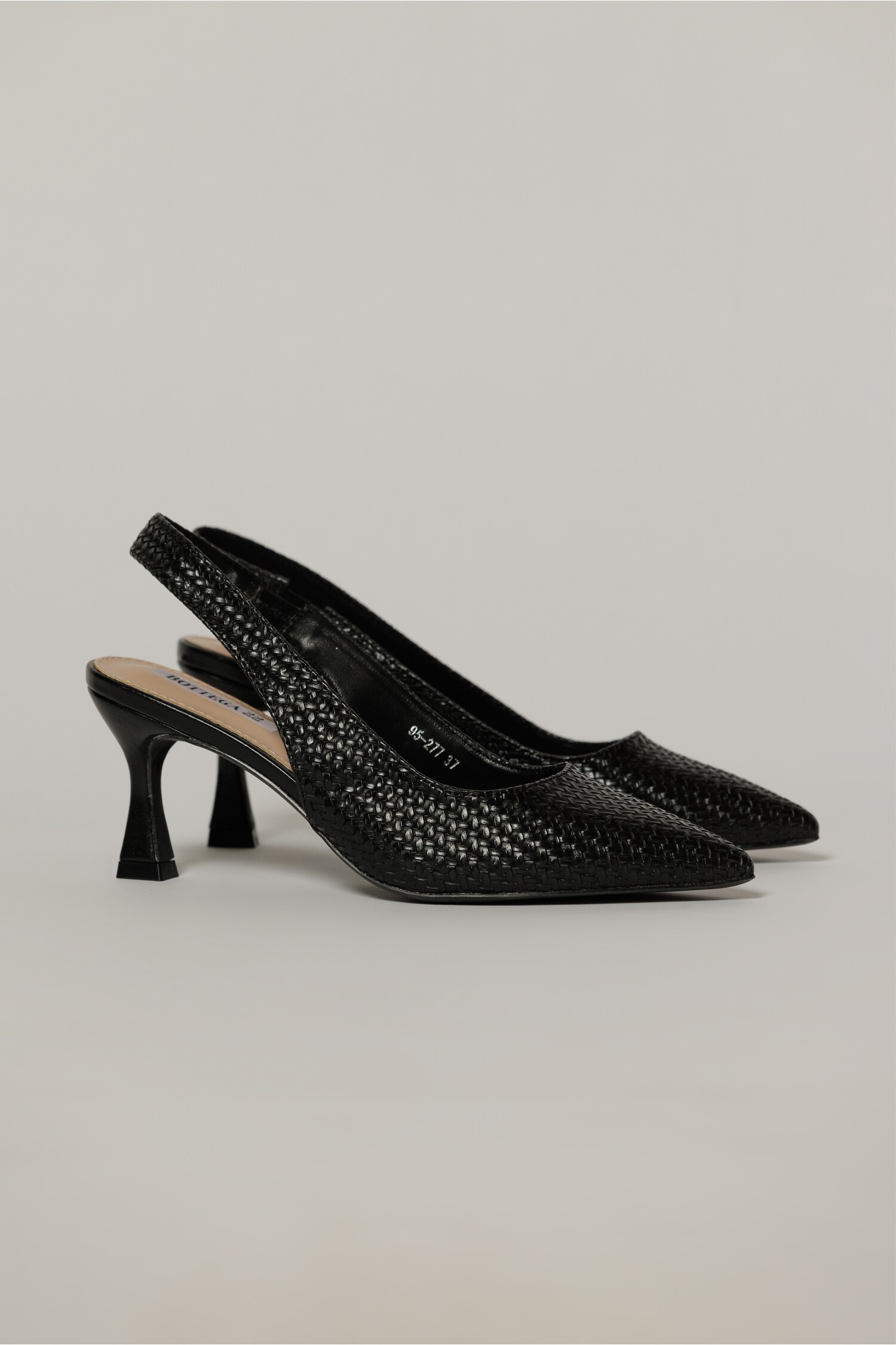 Pantofi negri din piele ecologica cu design impletit