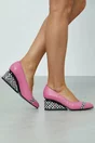 Pantofi Nelle roz cu imprimeu colorat la varf si toc
