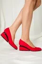 Pantofi rosii cu toc futurist din piele intoarsa