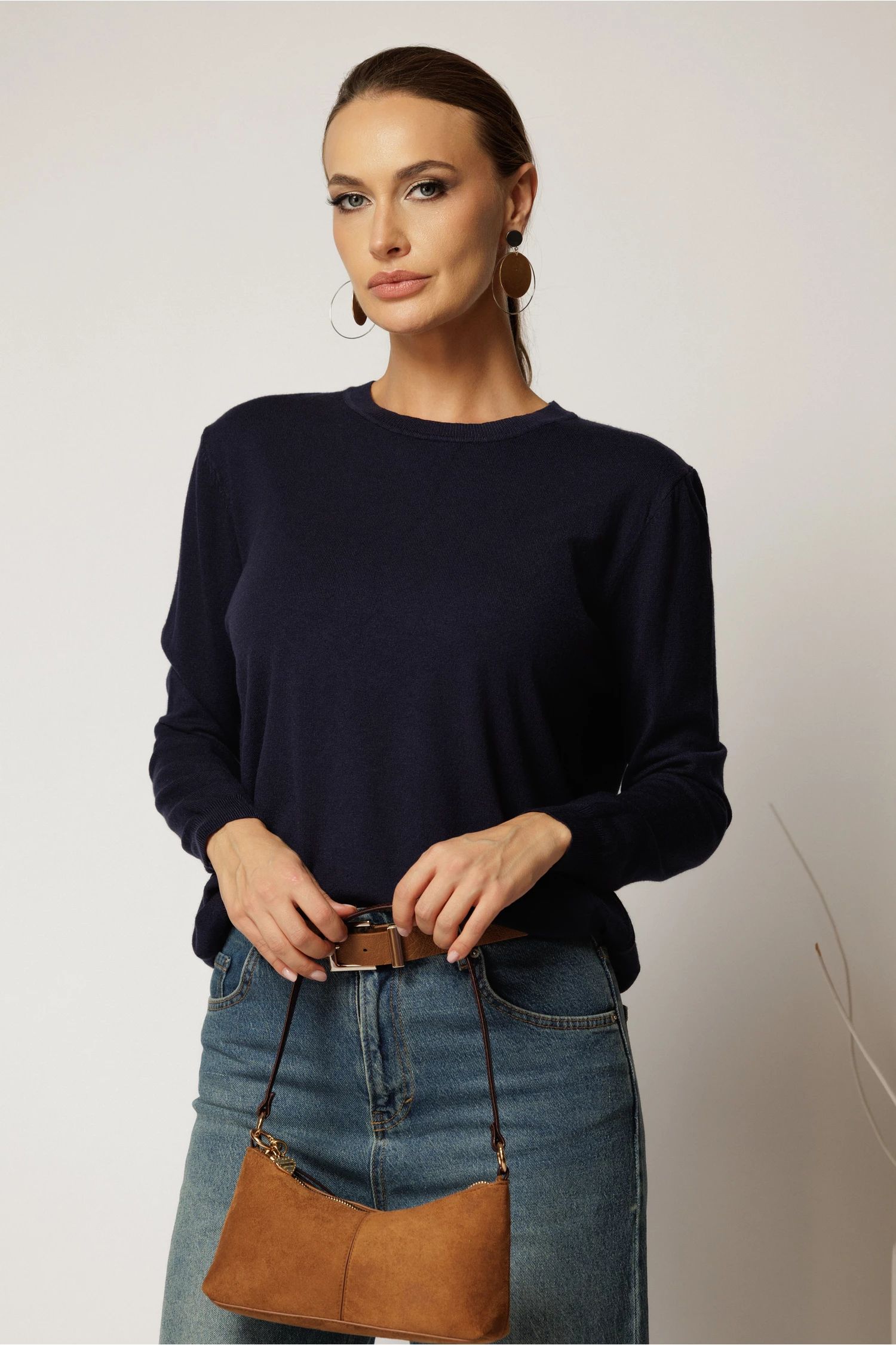 Bluza bleumarin din tricot cu maneca lunga si decolteu rotund