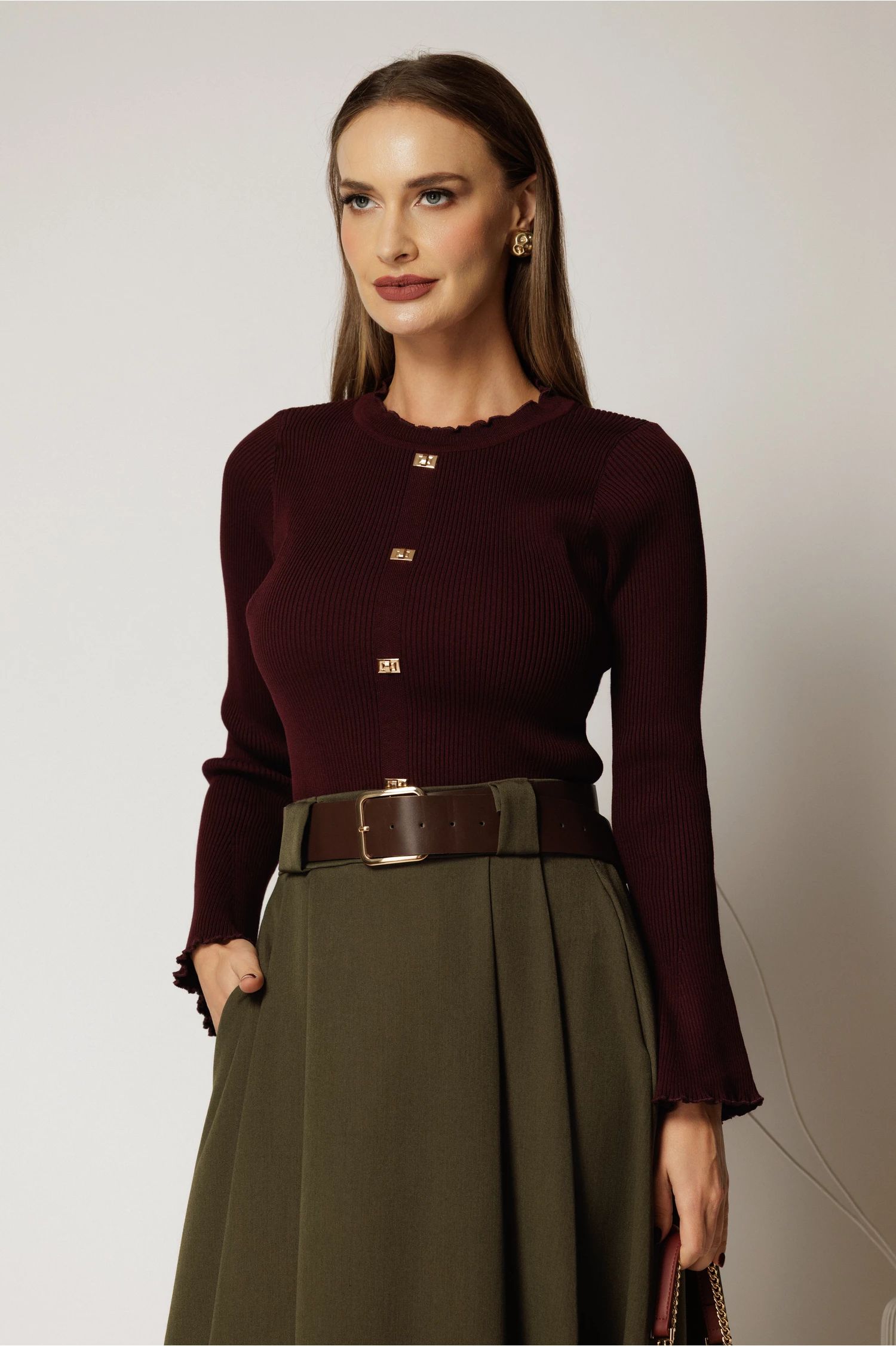 Bluza bordo din tricot cu detalii aurii si maneci evazate