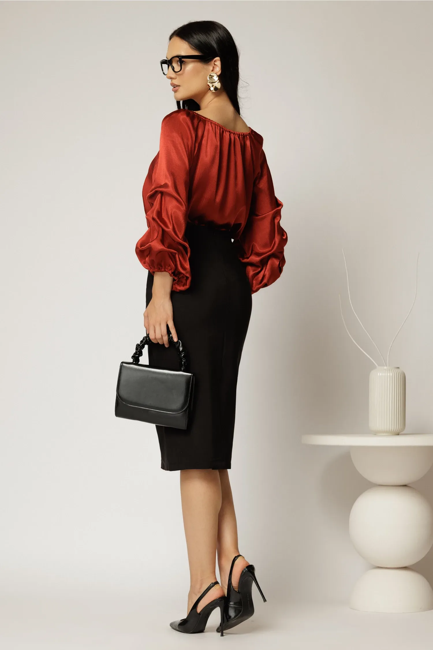 Bluza caramizie din satin cu maneci bufante si decolteu rotund 2