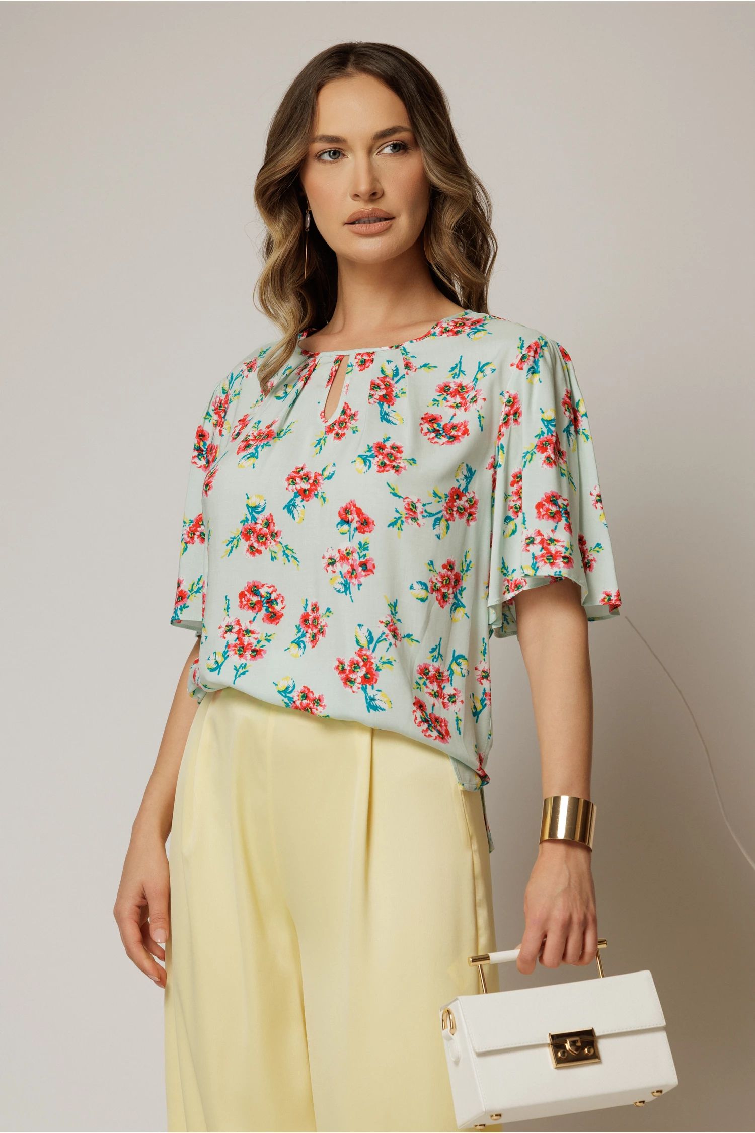 Bluza casual din viscoza verde menta cu imprimeuri roz si croi lejer