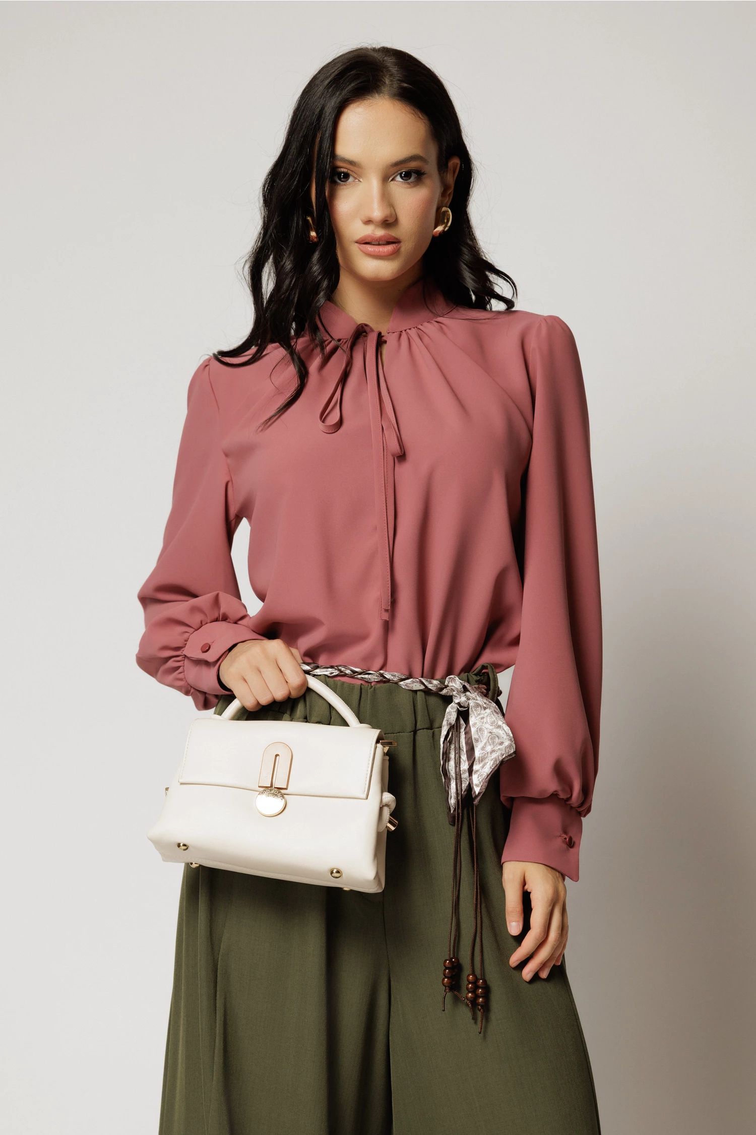 Bluza dama roz coniac cu maneci lungi si snur la decolteu