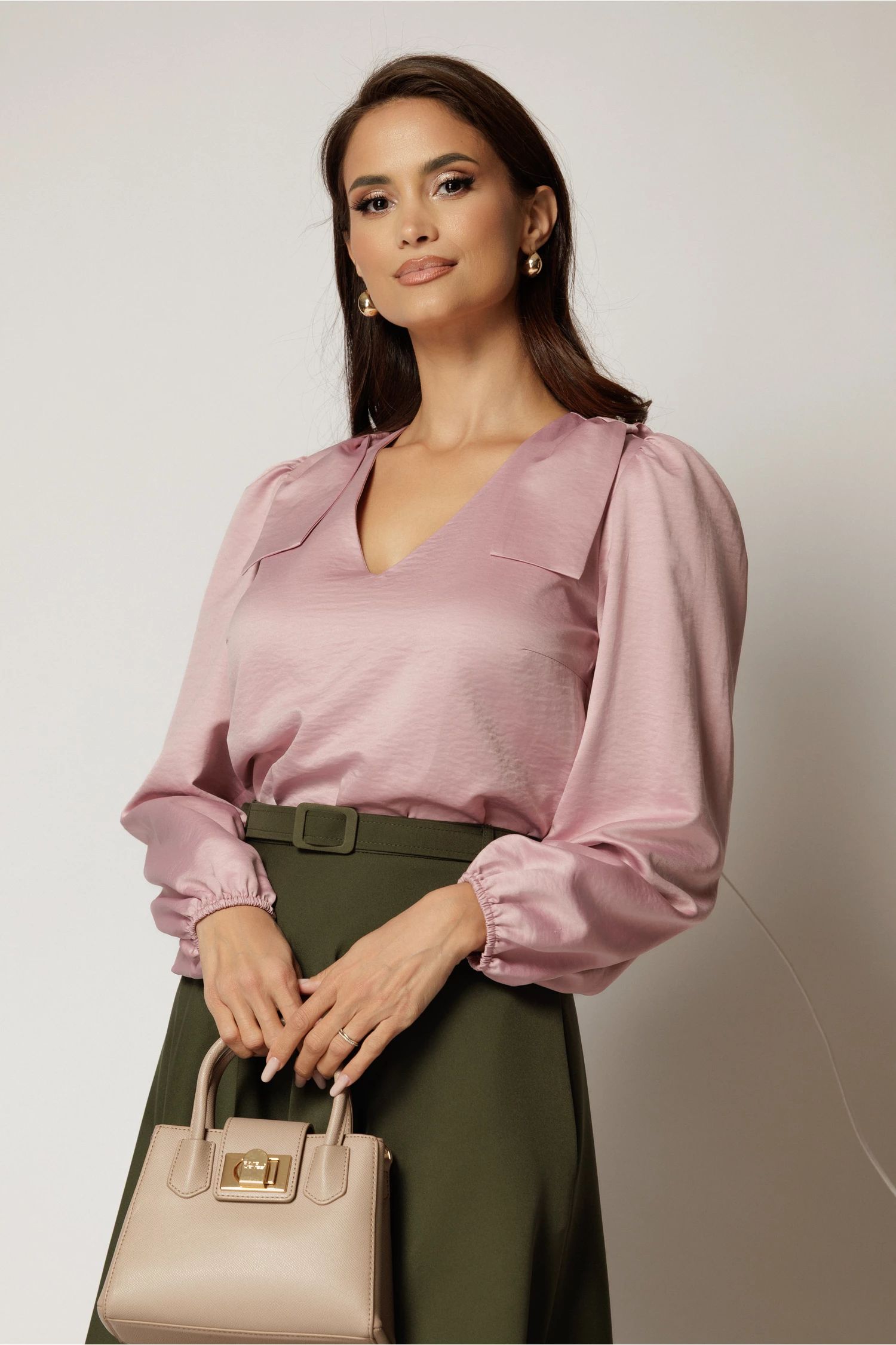 Bluza DY Fashion roz cu funde pe umeri si decolteu in V