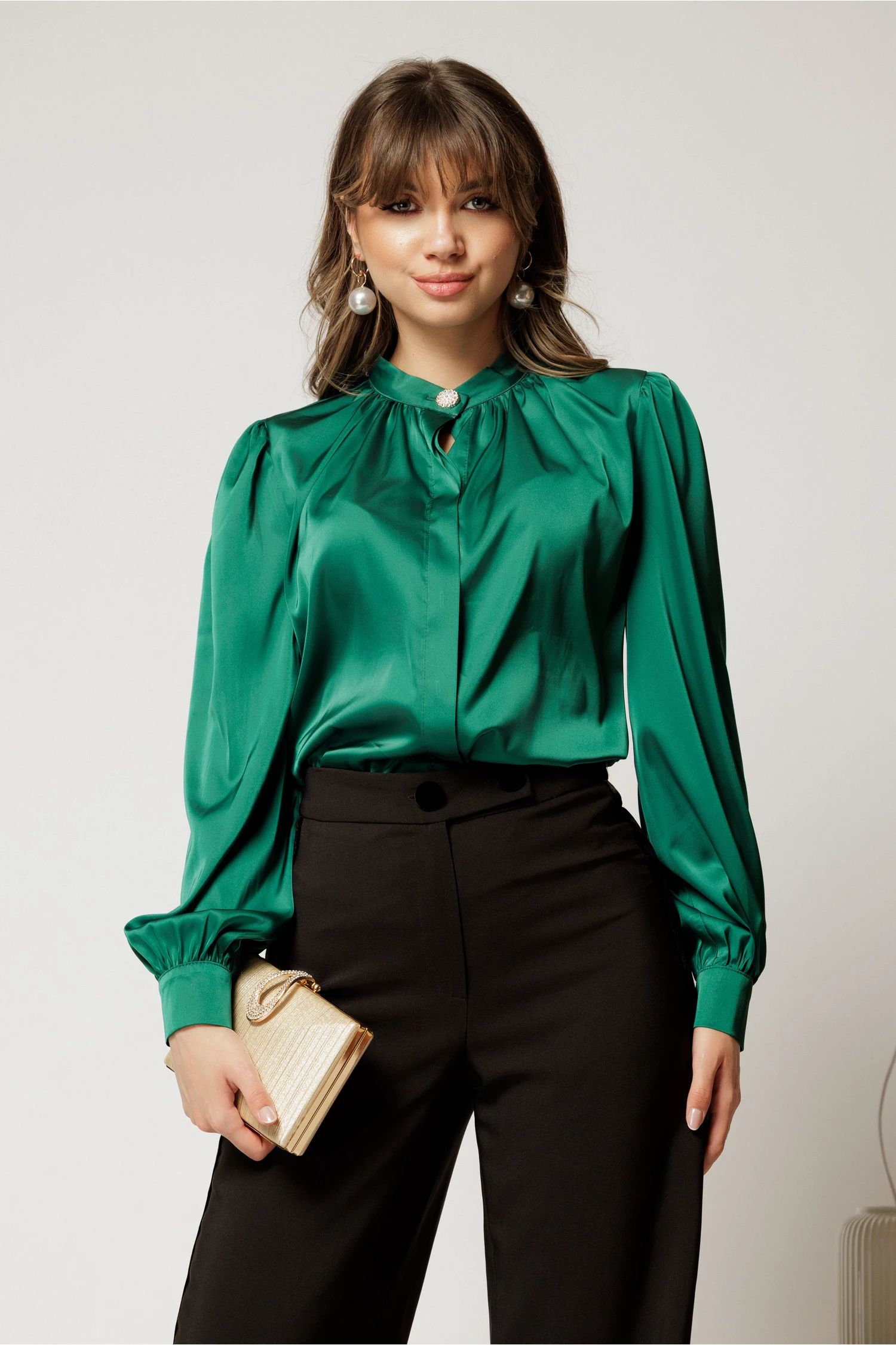 Bluza DY Fashion verde din satin cu guler tunica si nasture elegant