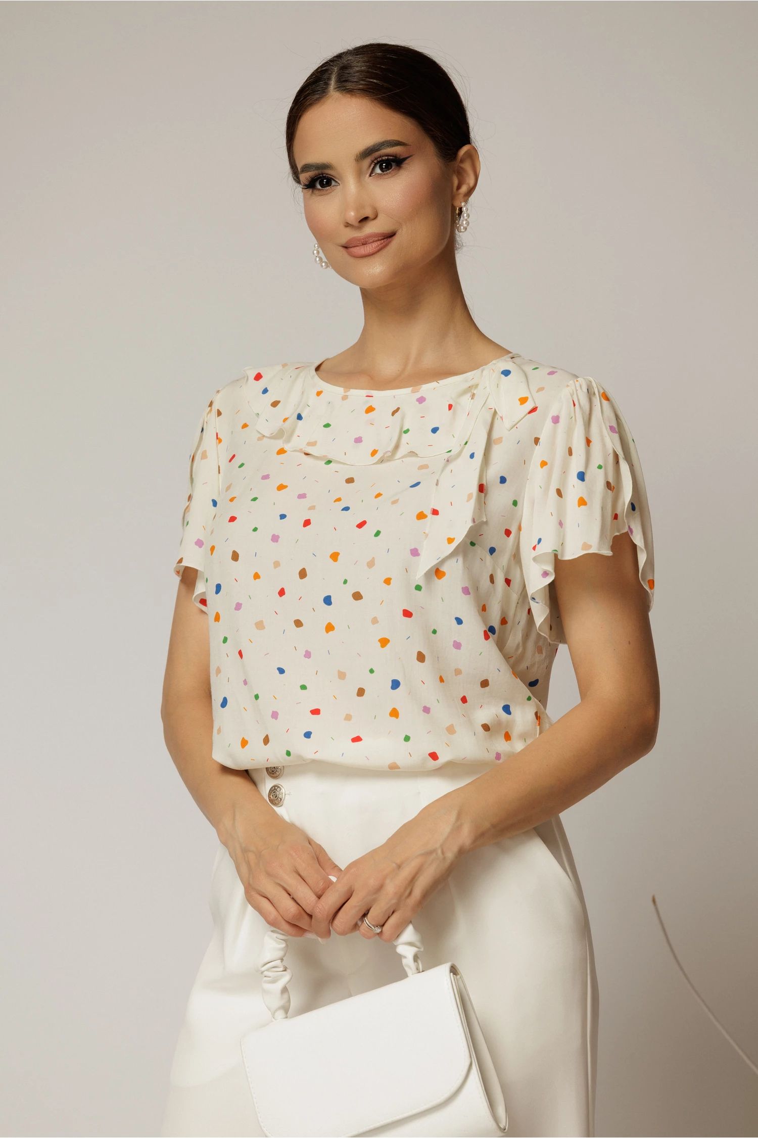 Bluza ivoar cu imprimeuri colorate din viscoza cu funda la decolteu si volanas