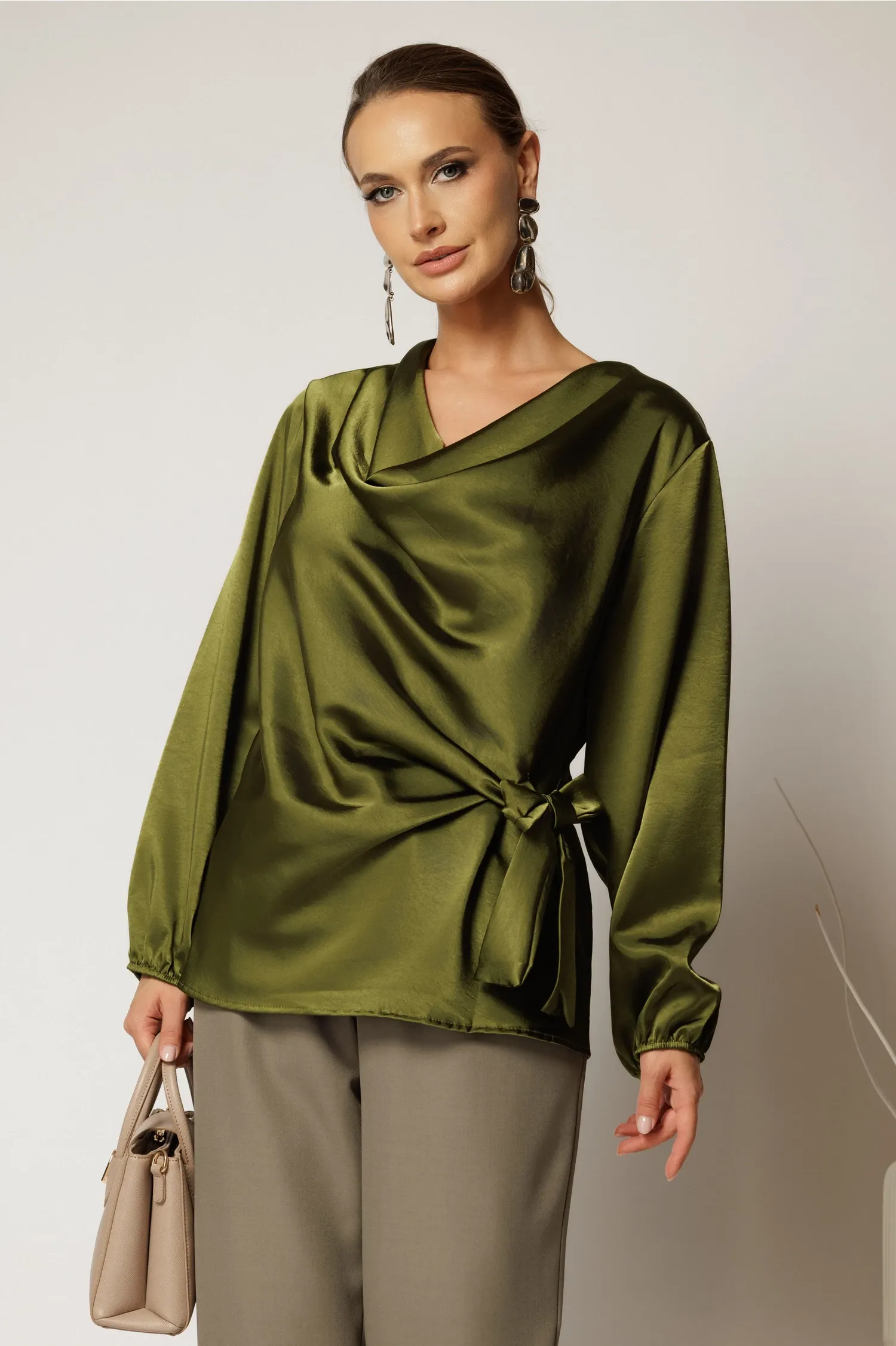 Bluza kaki din satin cu croi lejer si nod in talie 1