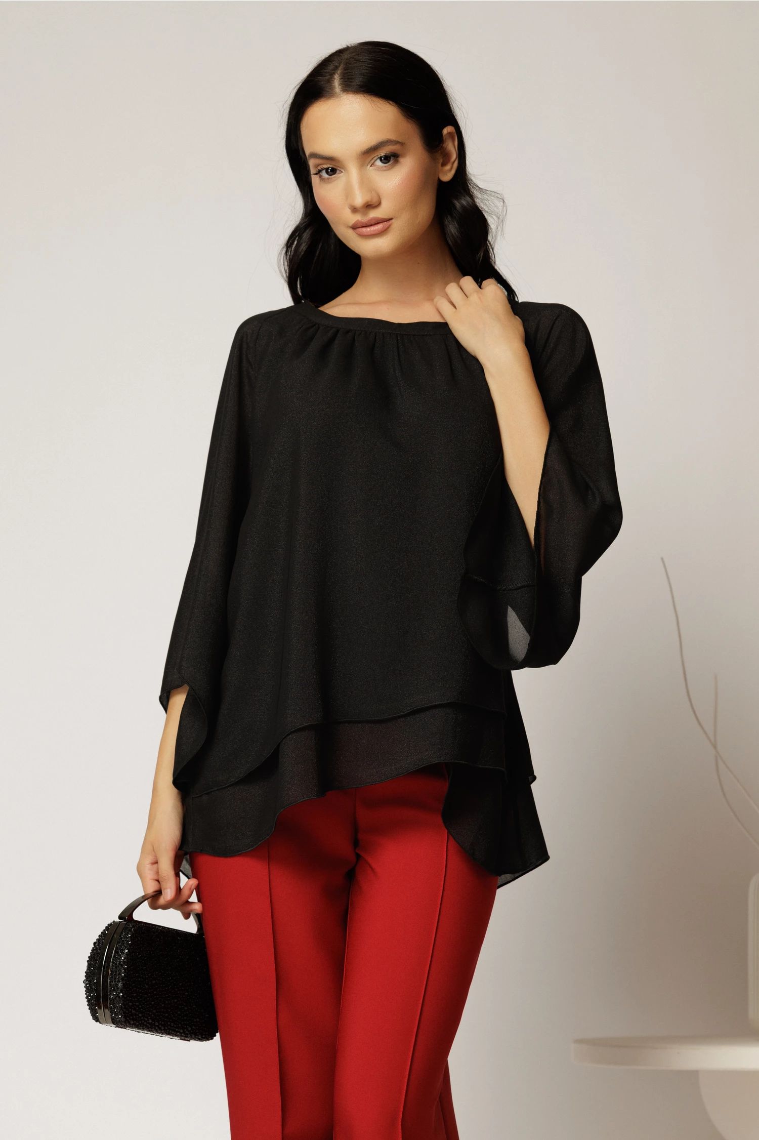 Bluza neagra cu fir lurex discret din voal cu volane suprapuse