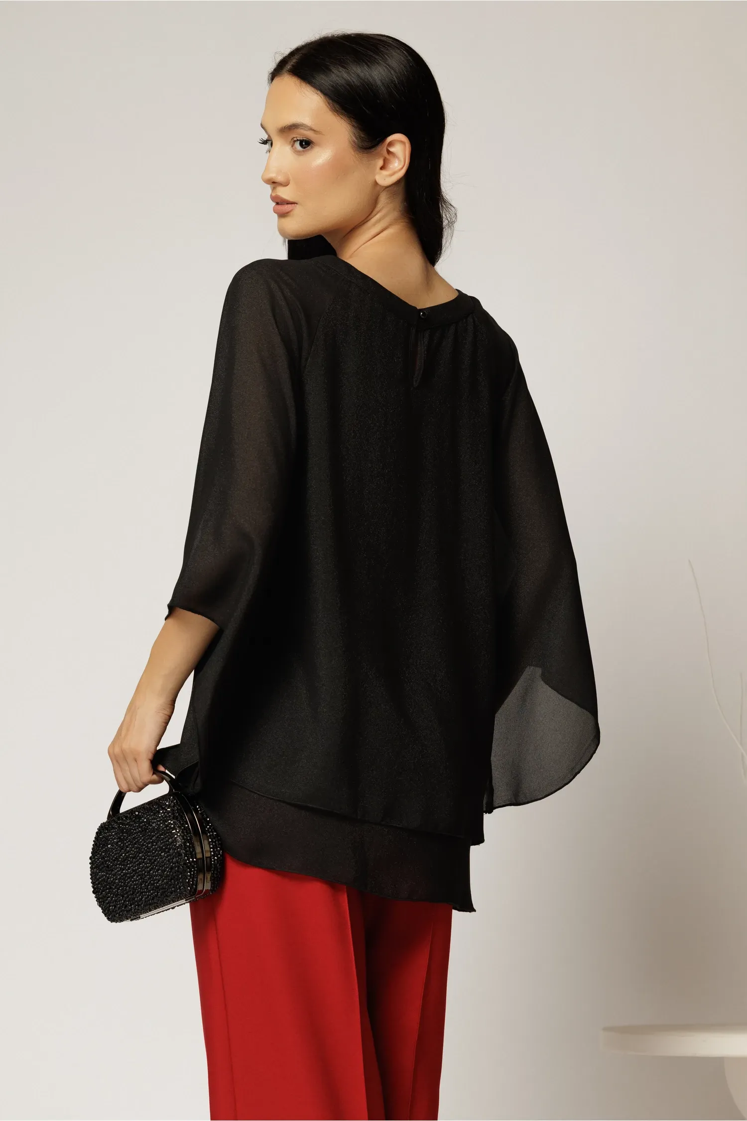 Bluza neagra cu fir lurex discret din voal cu volane suprapuse 2