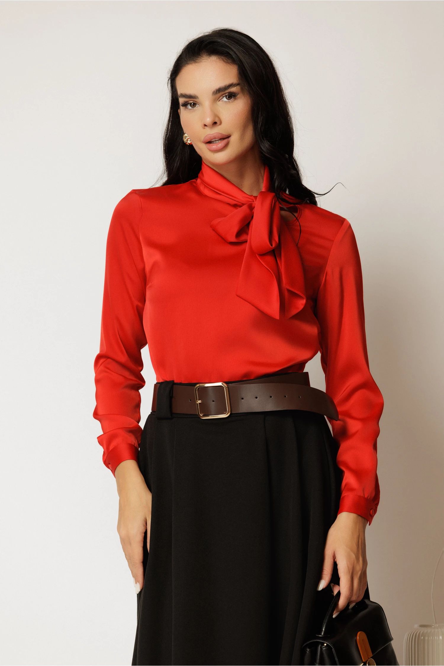 Bluza rosie din satin eleganta cu funda la decolteu