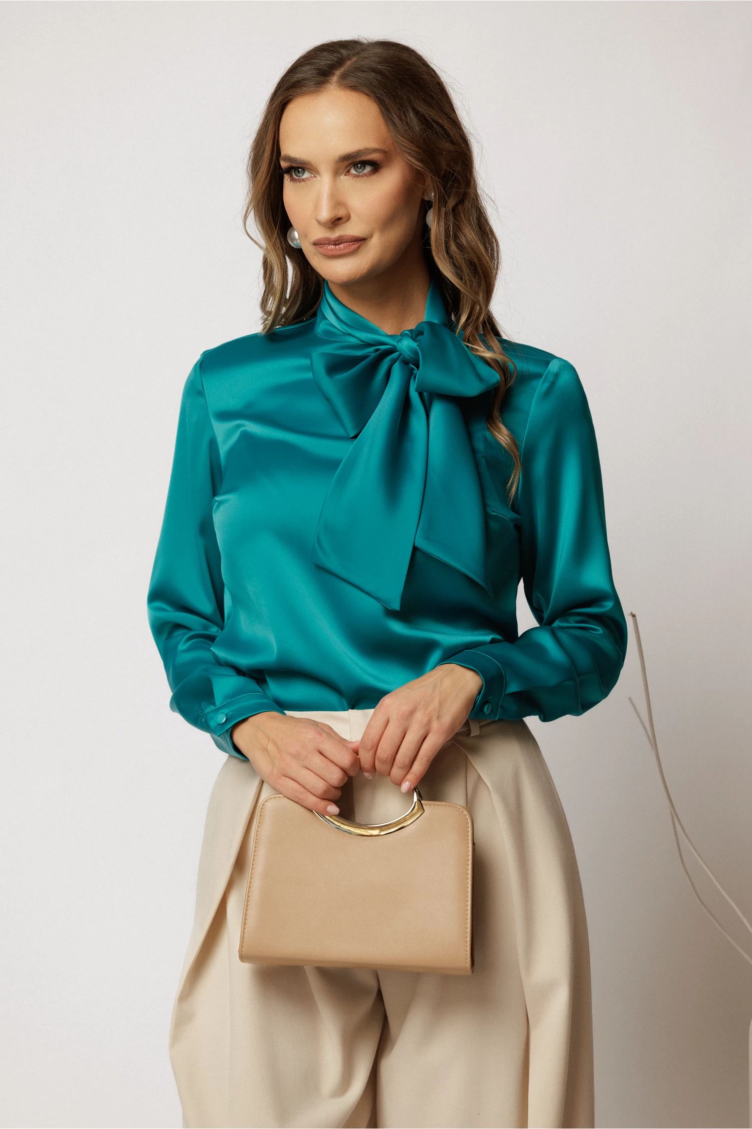 Bluza turcoaz din satin eleganta cu funda la decolteu