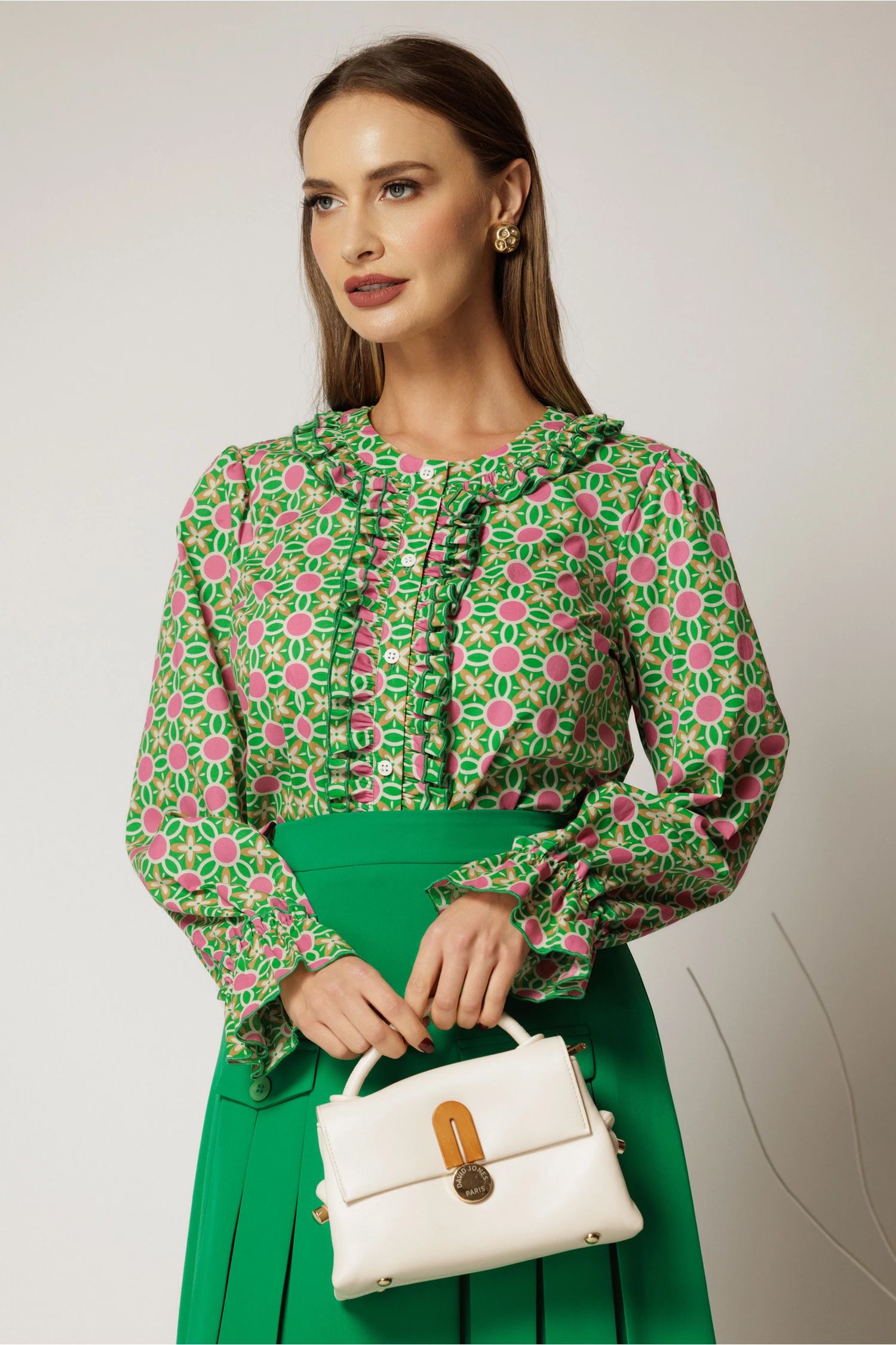 Bluza verde cu buline fucsia si volanase mici inchidere cu nasturi