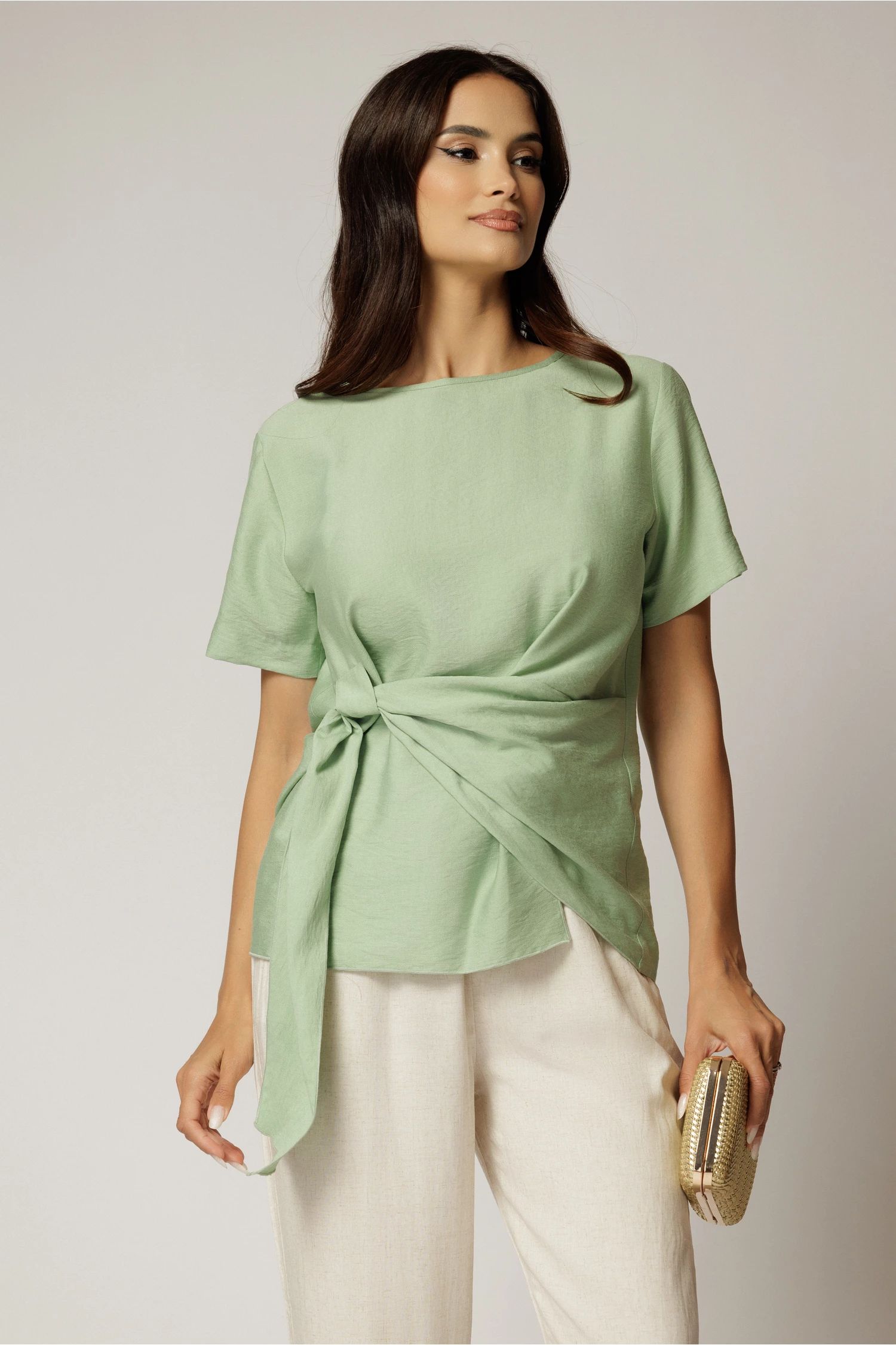 Bluza verde fistic din viscoza cu nod in talie si croi lejer si maneci scurte